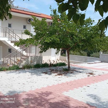 Valiant Sea Aparthotel Kriopigi Bagian luar foto