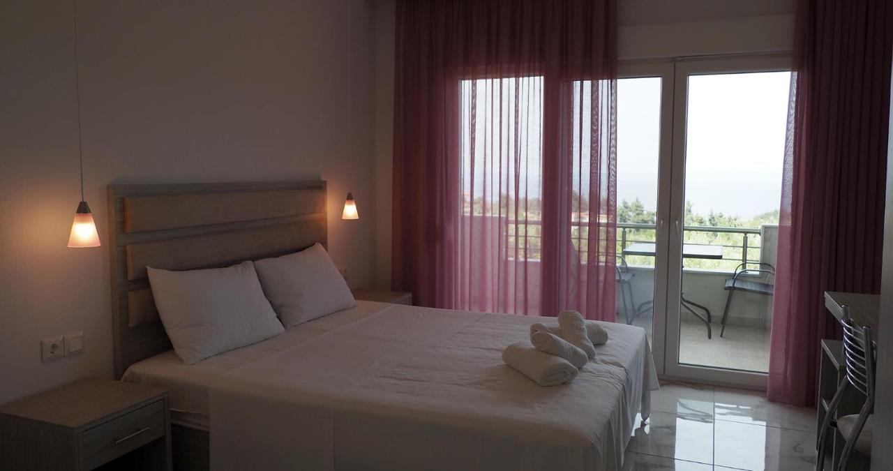 Valiant Sea Aparthotel Kriopigi Bagian luar foto