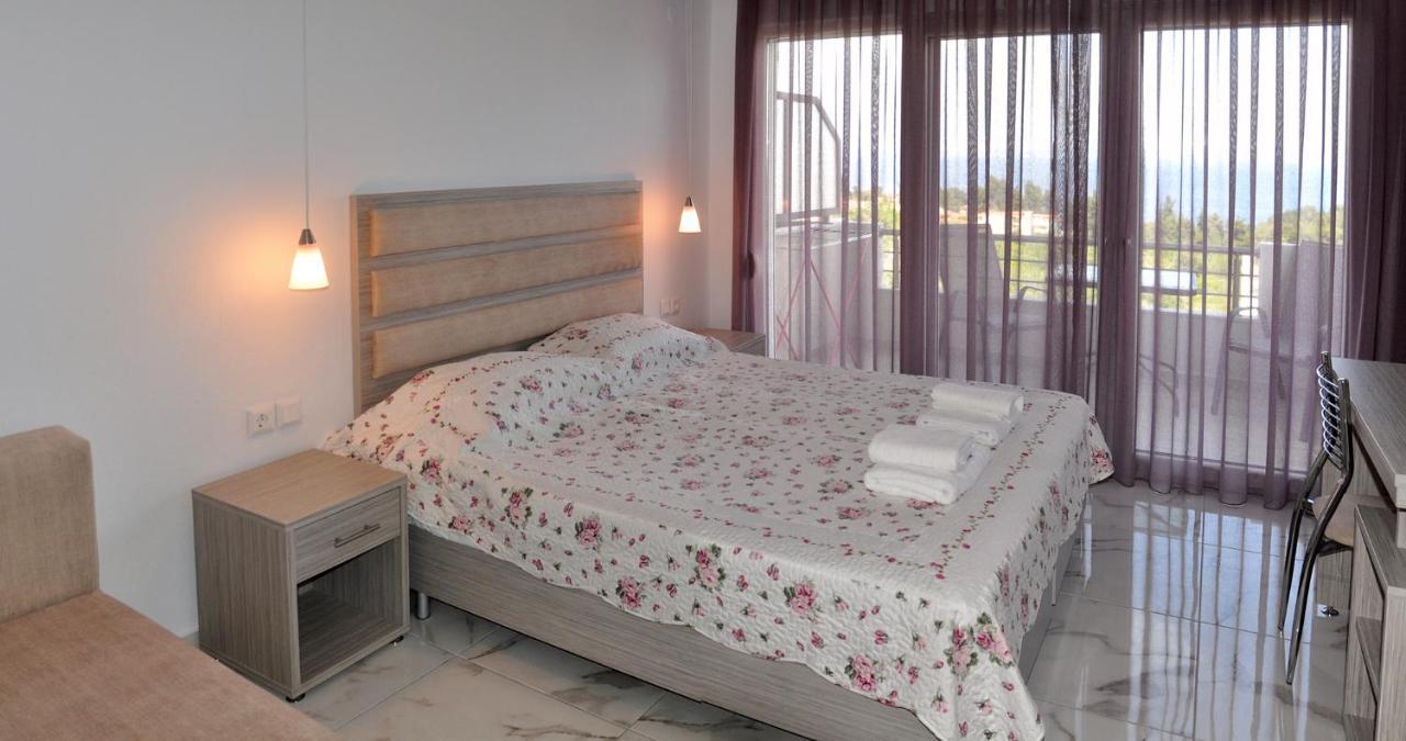 Valiant Sea Aparthotel Kriopigi Bagian luar foto