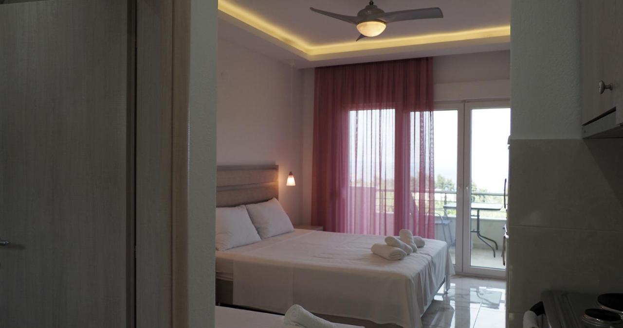 Valiant Sea Aparthotel Kriopigi Bagian luar foto