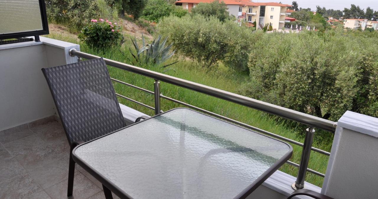Valiant Sea Aparthotel Kriopigi Bagian luar foto