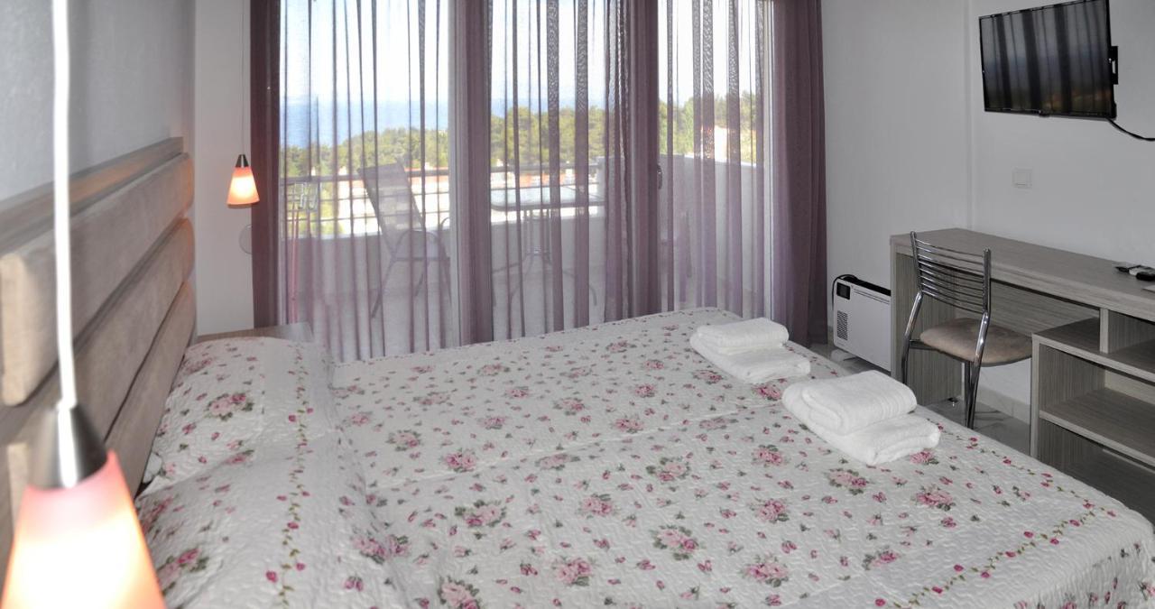 Valiant Sea Aparthotel Kriopigi Bagian luar foto
