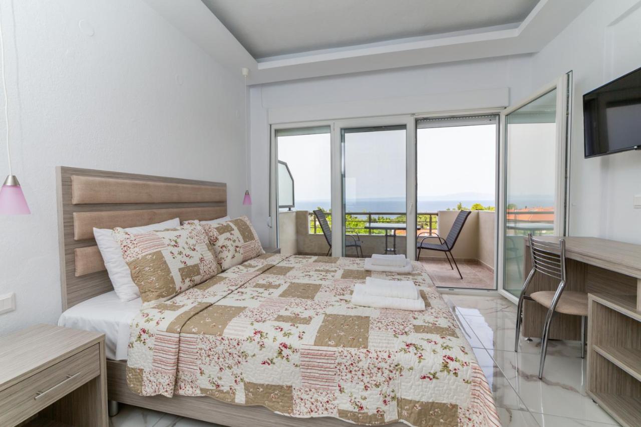 Valiant Sea Aparthotel Kriopigi Bagian luar foto